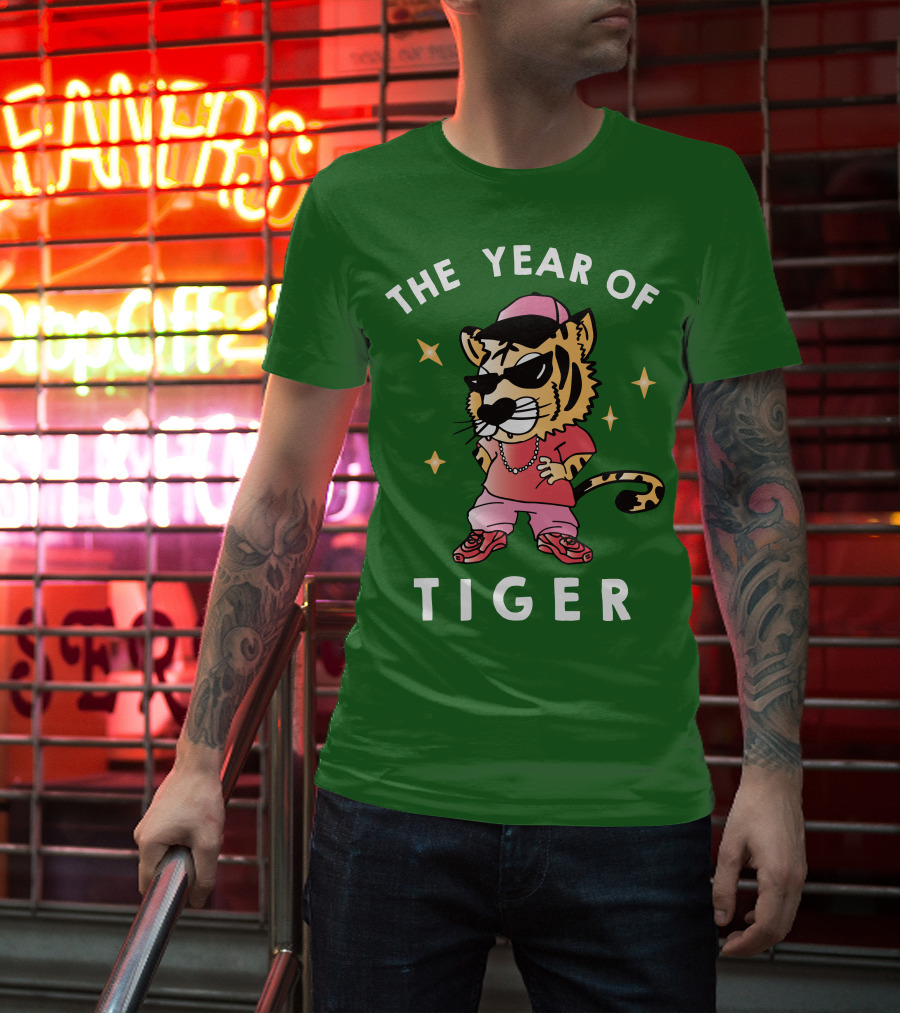 THE YEAR OF TIGER Hip Hop Style Cartoon Tiger Wearing Sunglasses And Chain T-Shirt