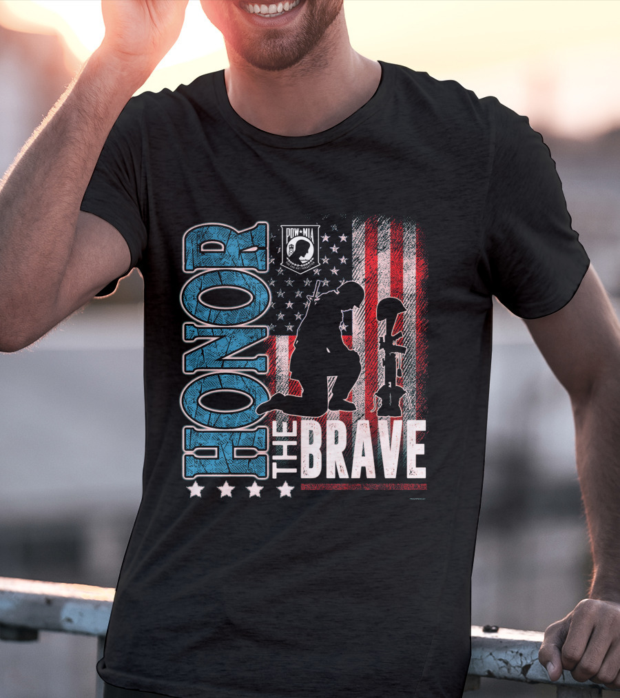 Honor The Brave POW-MIA American Flag Soldier Kneeling Memorial T-Shirt