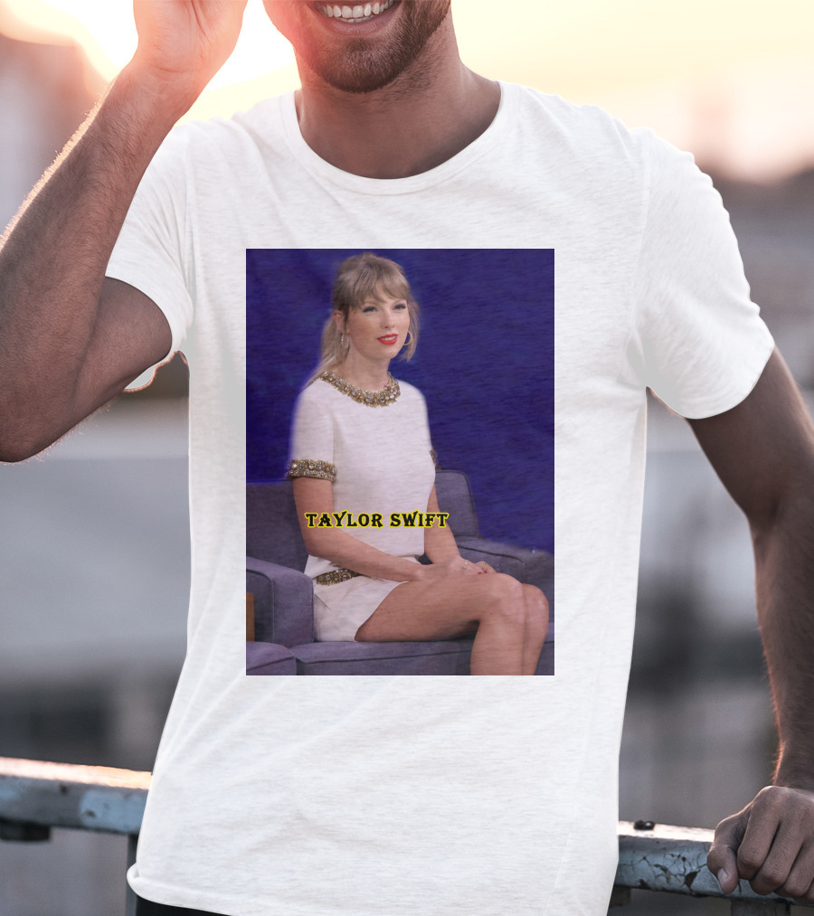 TAYLOR SWIFT Fans Theory About Actress In 10-Minute 'All Too Well' T-Shirt