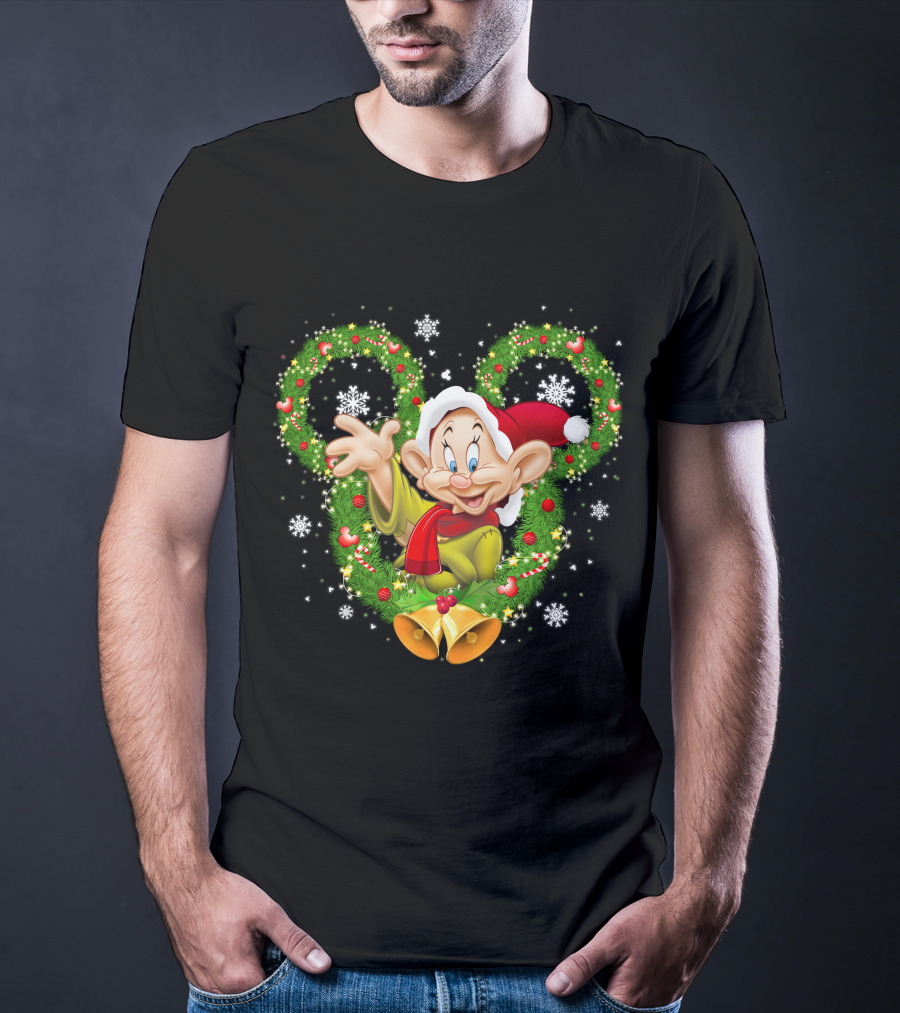 Dopey Christmas Disney Wreath Snowflakes And Santa Hat T-Shirt
