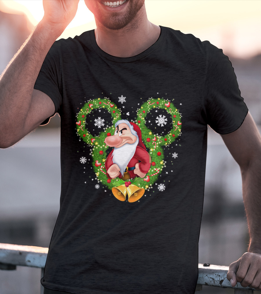 Grumpy Santa Dwarf In Wreath With Snowflakes And Bells T-Shirt