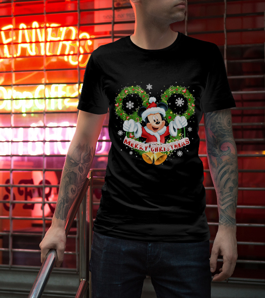 Mickey Mouse Merry Christmas Wreaths And Snowflakes T-Shirt