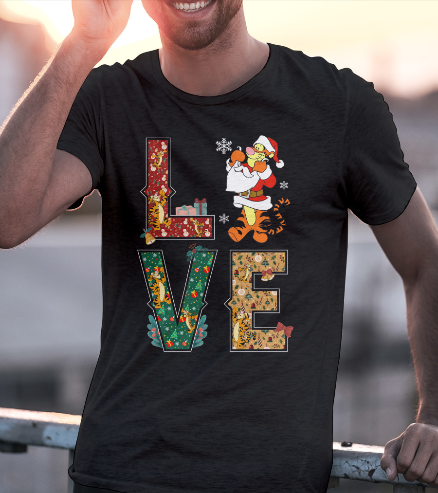 Love Tigger Christmas Santa Hat And Gifts T-Shirt