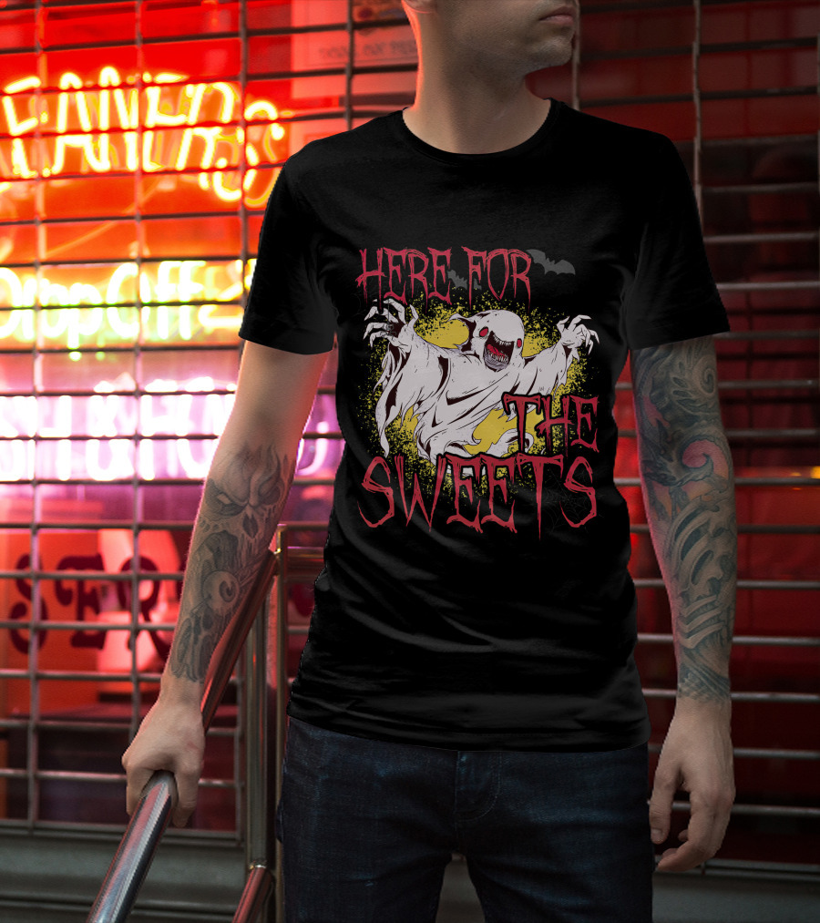 Here For The Sweets Ghost Costume With Ghosts For Halloween T-Shirt