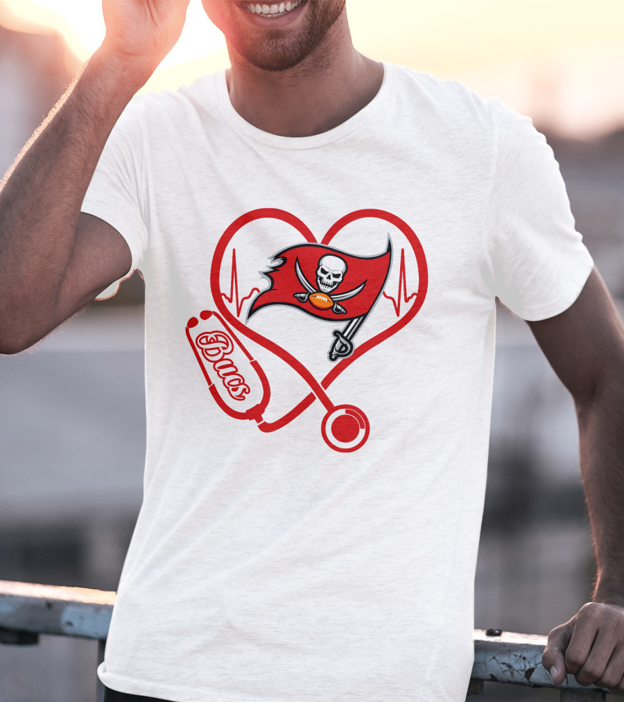 Nurse Heartbeat Love Bucs Tampa Bay Buccaneers Stethoscope Flag T-Shirt
