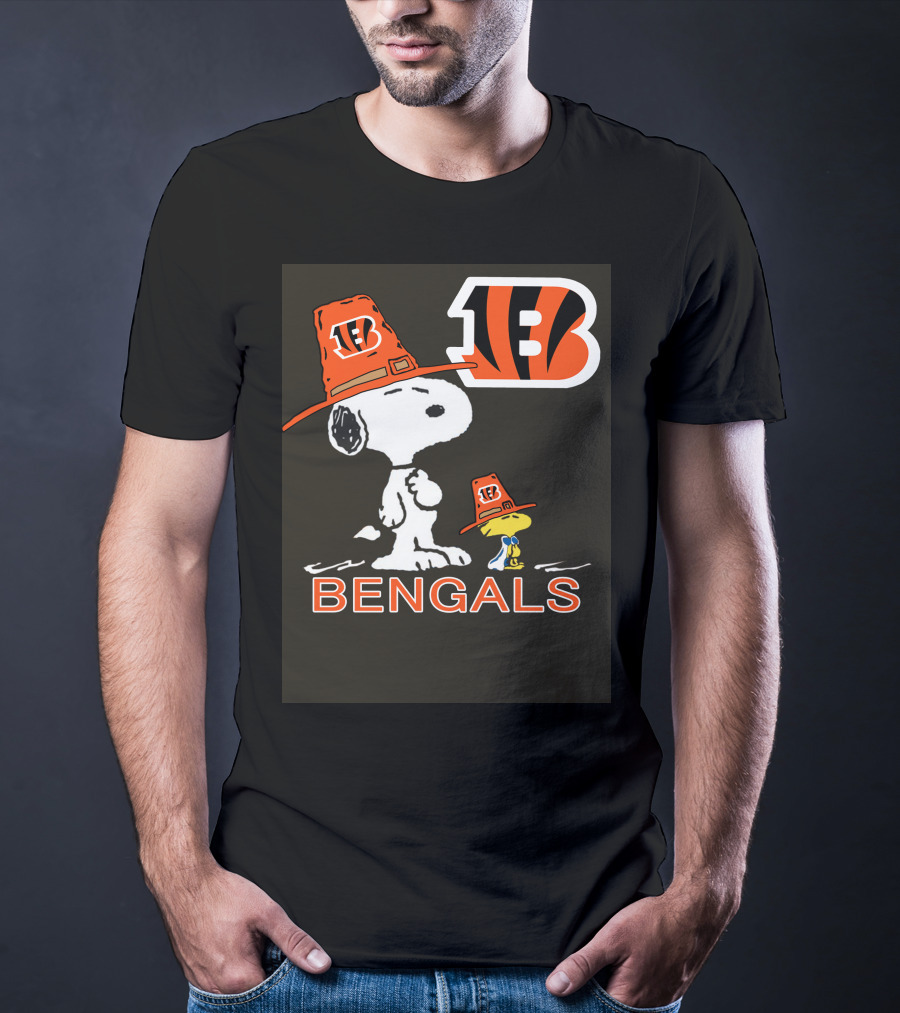 Bengals Snoopy Woodstock Thanksgiving Football T-Shirt