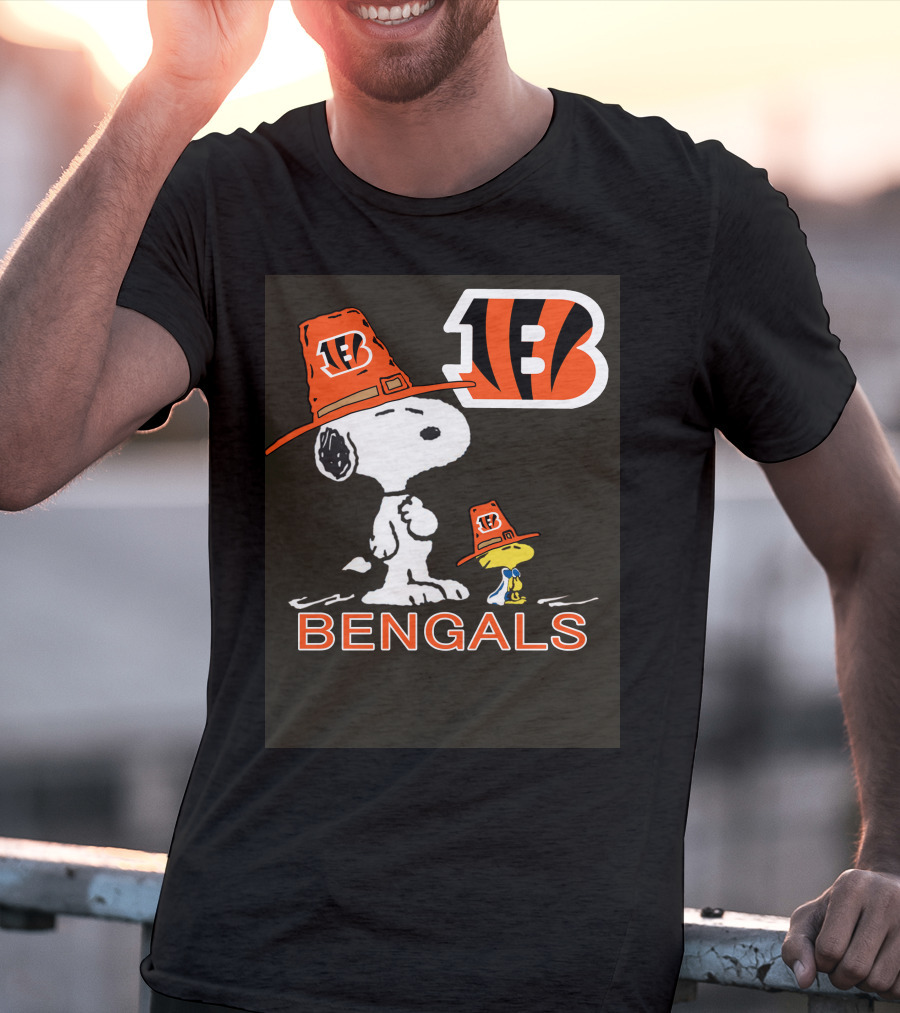 Bengals Snoopy Woodstock Thanksgiving Football T-Shirt
