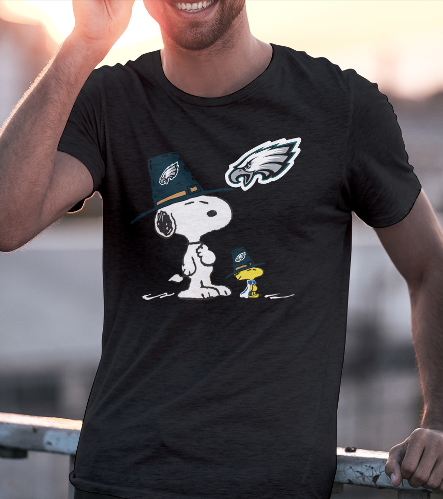 Eagles Snoopy Pilgrim Hat Thanksgiving Peanuts Woodstock Nfl Football T-Shirt