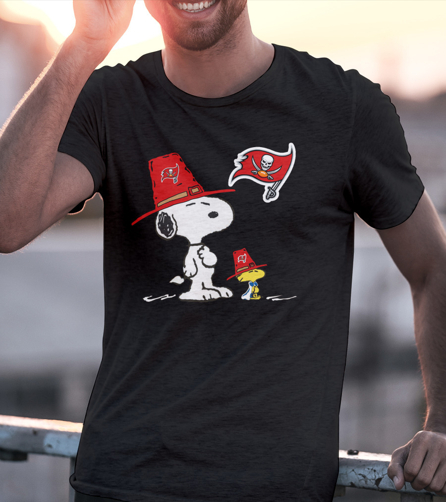 Buccaneers Snoopy And Woodstock Pirate Red Hats T-Shirt