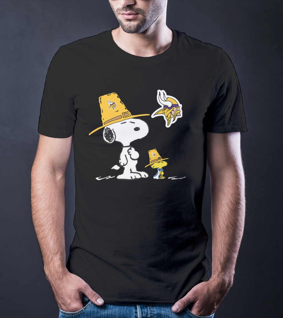 Vikings Snoopy And Woodstock Pilgrim Hats Nfl Mascot T-Shirt
