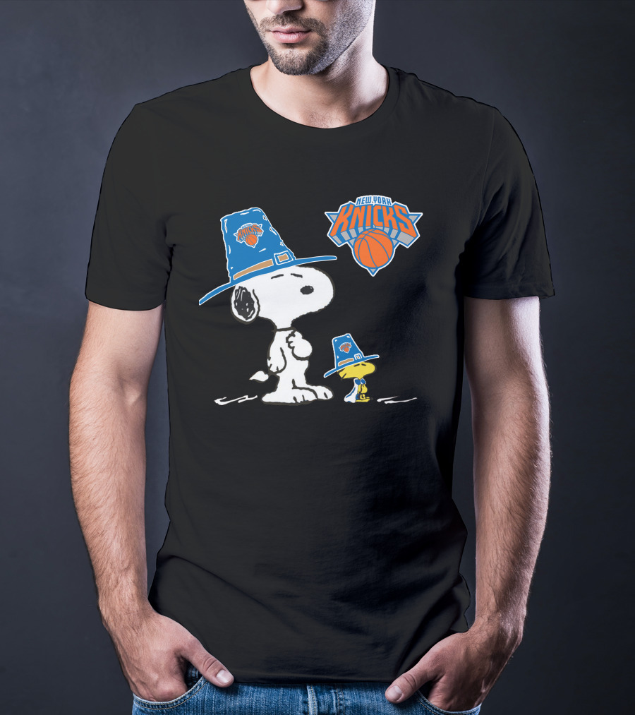 New York Knicks Snoopy And Woodstock Pilgrim Hats T-Shirt