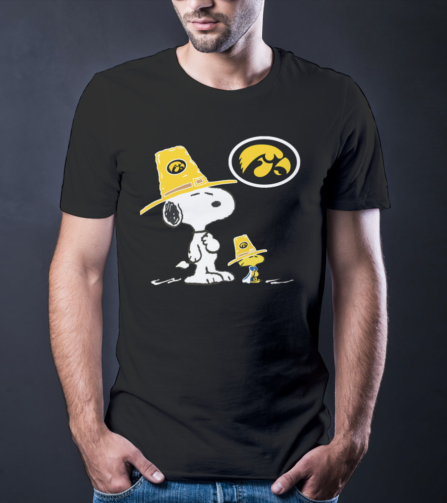 Iowa Hawkeyes Snoopy And Woodstock Pilgrim Hats Peanuts Football Fan T-Shirt