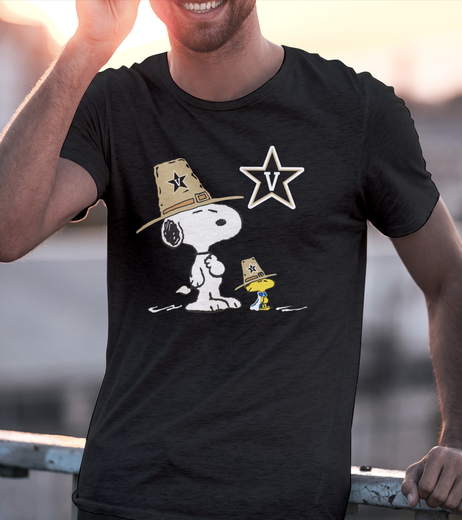 Snoopy Vanderbilt Commodores Star Logo Woodstock Pilgrim Hat T-Shirt