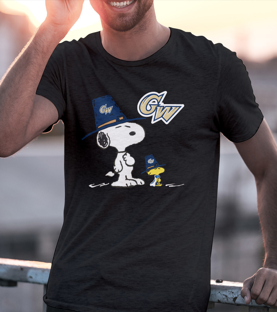GW Snoopy And Woodstock Pilgrim Hats T-Shirt