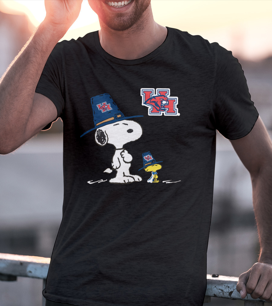 UH Cougars Snoopy And Woodstock Pilgrim Hats T-Shirt