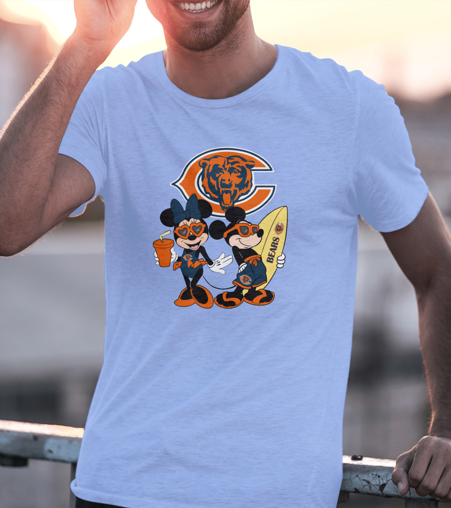 Bears Mickey Happy Vacation Chicago Football Theme Minnie And Mickey Beach Fun T-Shirt