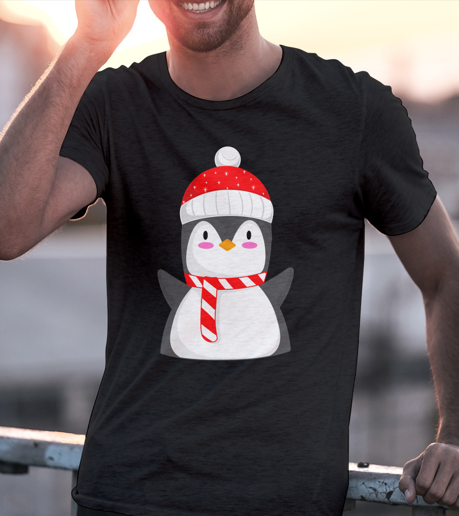 Pinguine Christmas Winter Penguin With Red Snowy Hat And Striped Scarf T-Shirt