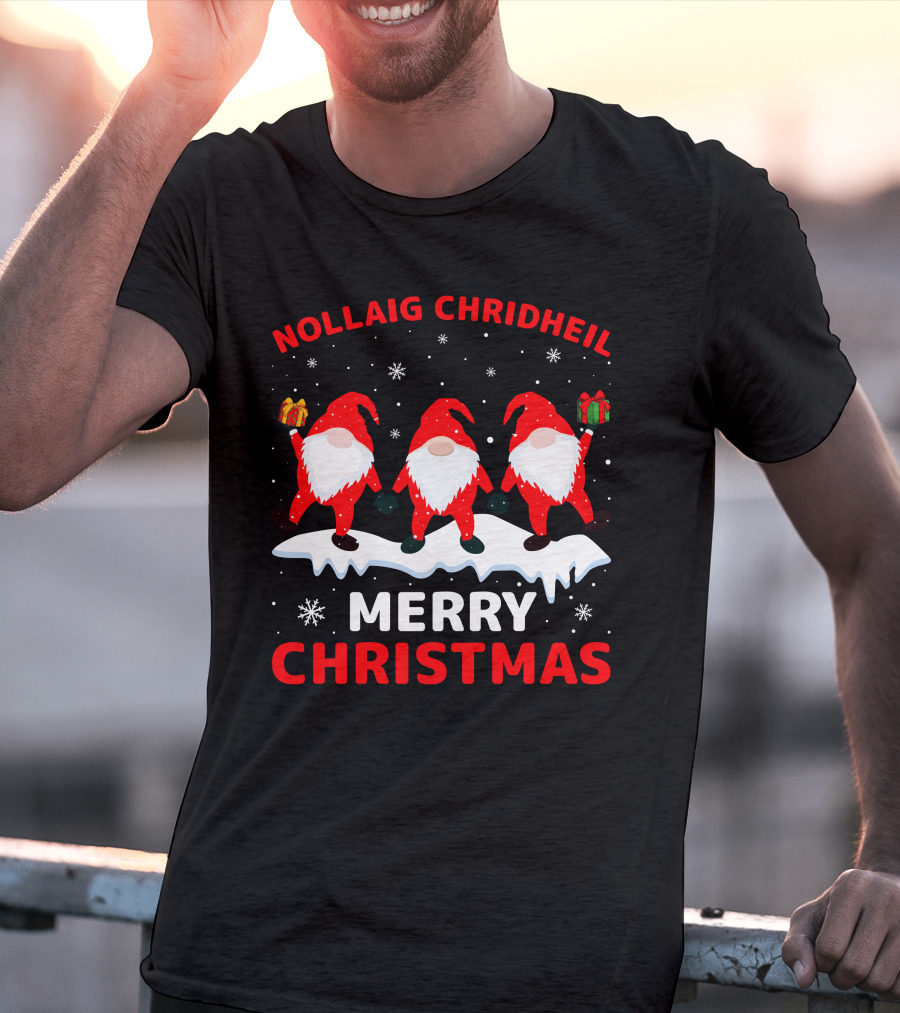 Nollaig Chridheil Merry Christmas Snowy Gnomes With Gifts T-Shirt