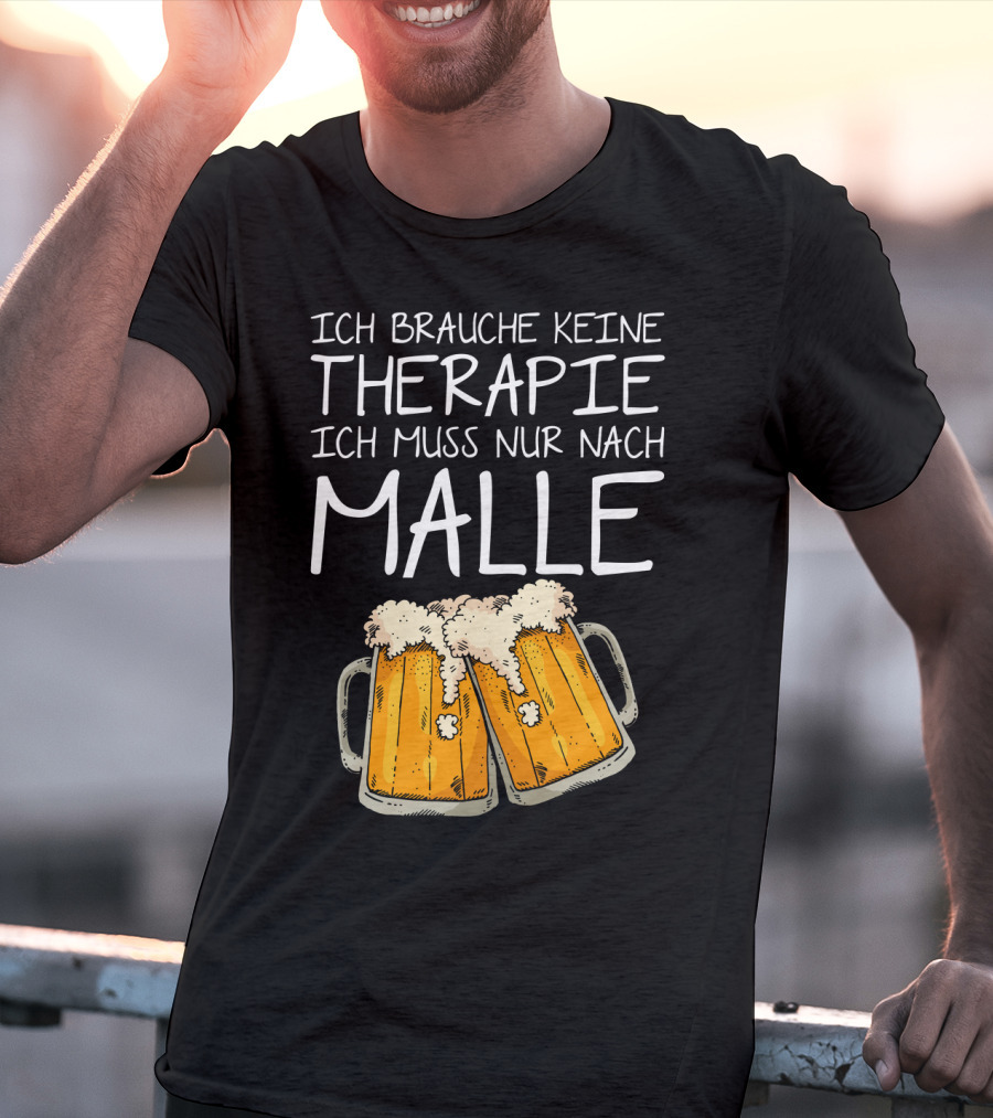 Ich Brauche Keine Therapie Ich Muss Nur Nach Malle Bierkrüge T-Shirt