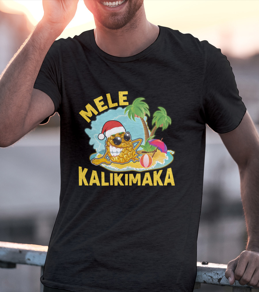 Mele Kalikimaka Hawaiian Pineapple With Santa Hat Tropical Christmas Vibes T-Shirt
