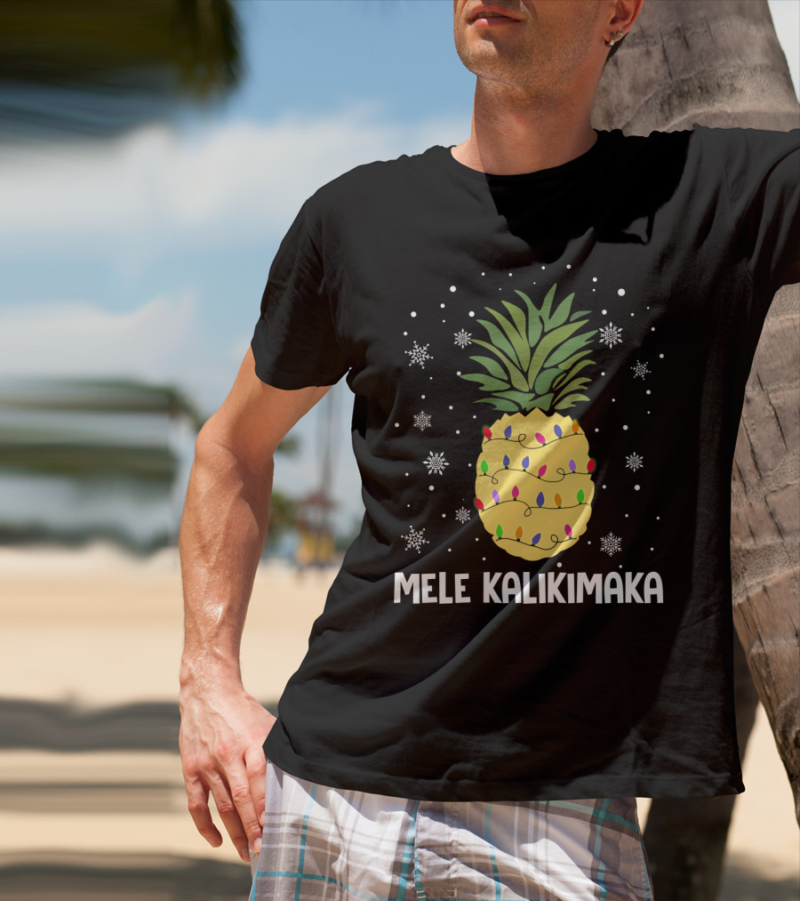 Mele Kalikimaka Pineapple Christmas Lights And Snowflakes T-Shirt