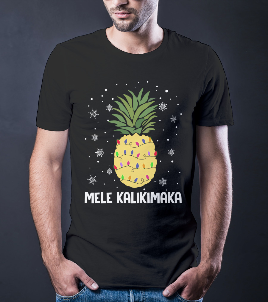 Mele Kalikimaka Pineapple Christmas Lights And Snowflakes T-Shirt