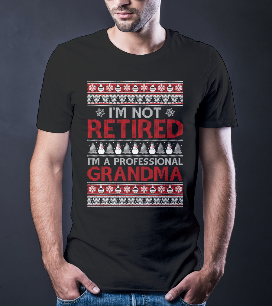 I'm Not Retired I'm A Professional Grandma Snowflakes Christmas T-Shirt