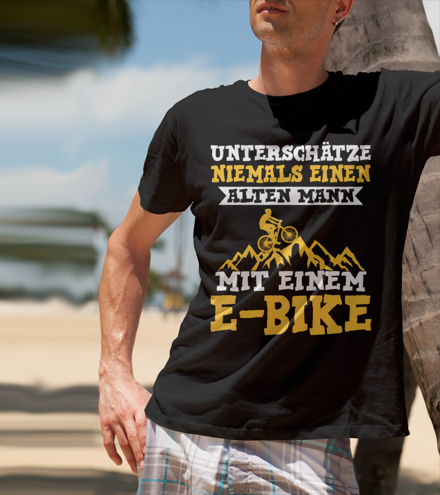 Unterschätze Niemals Einen Alten Mann Mit Einem E-Bike E-Bike Fahrrad Elektrofahrrad T-Shirt