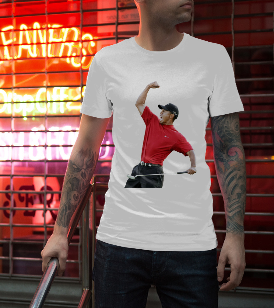 Tiger Woods Golf Victory Red Putter T-Shirt
