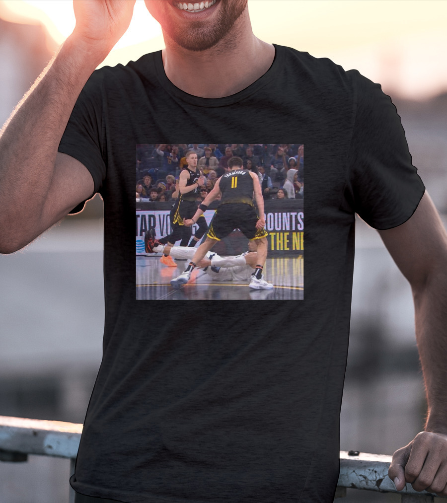 Klay Thompson Beating The Grizzlies On Christmas NBA Game T-Shirt
