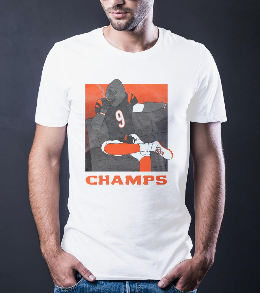 Champs Barstools Big Cat Smoking Gorilla Number 9 Football Player T-Shirt