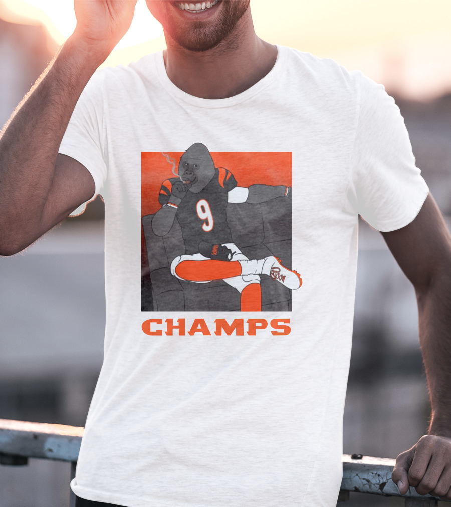 Champs Barstools Big Cat Smoking Gorilla Number 9 Football Player T-Shirt