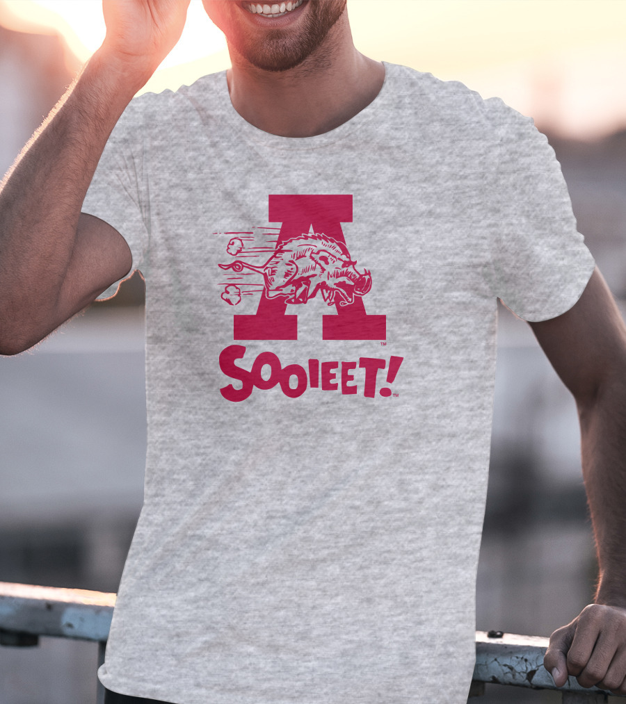 Eric Musselman Wearing Arkansas Razorbacks Logo Sooieet T-Shirt