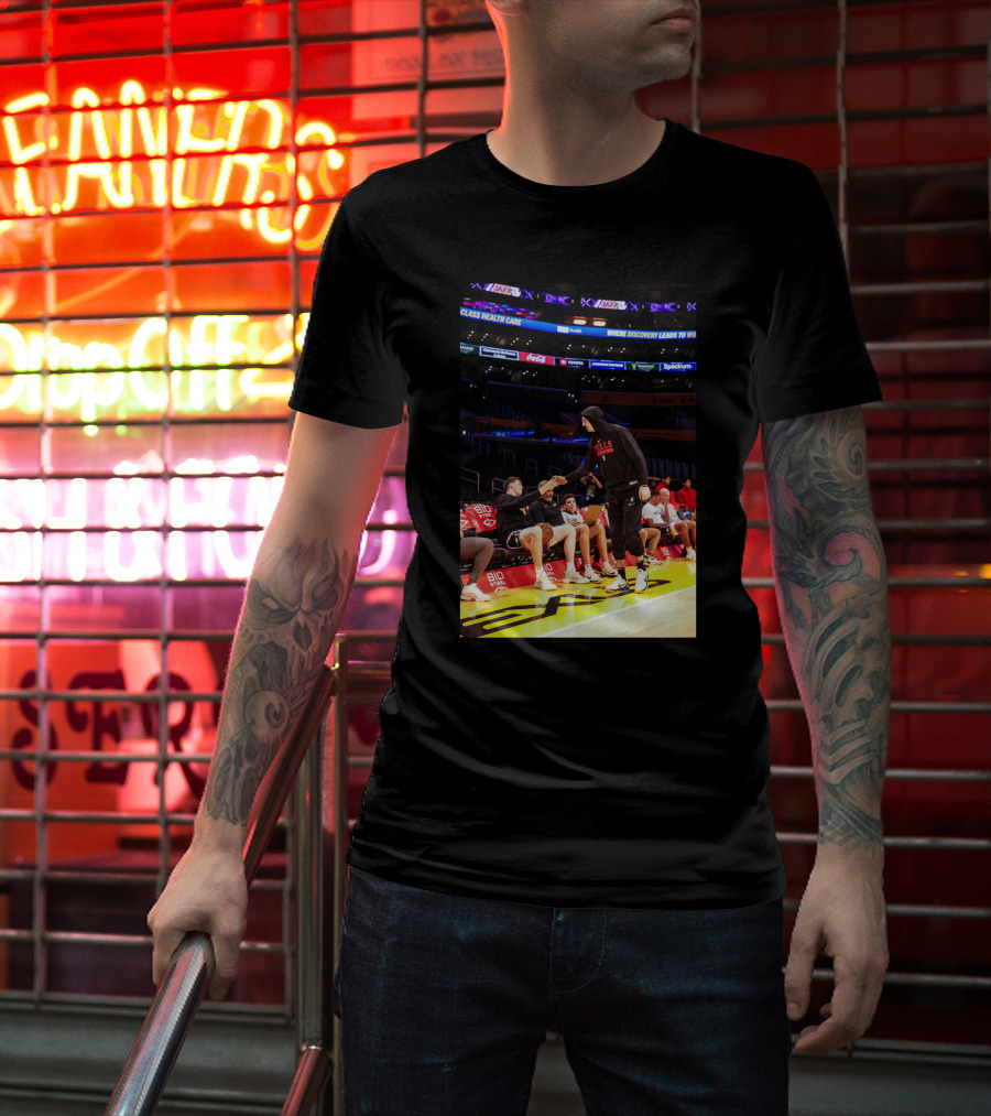 Austin Reaves And Alex Caruso NBA Courtside Handshake Bulls Lakers T-Shirt