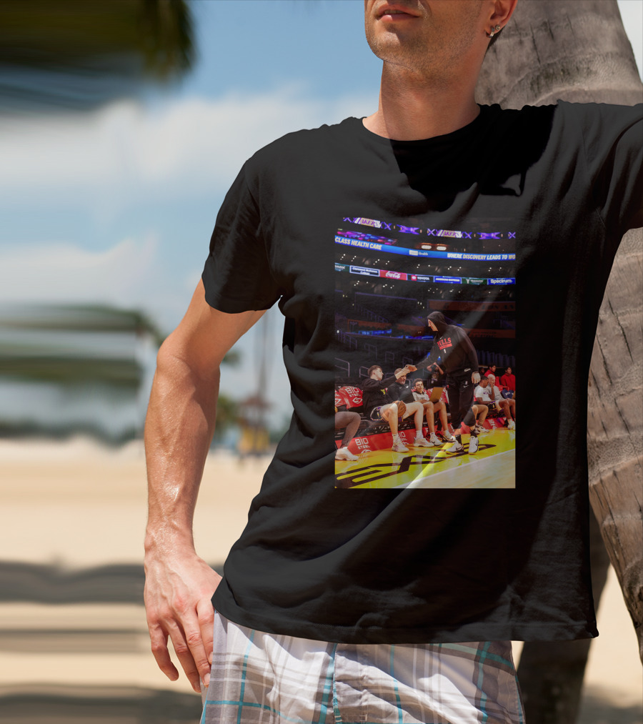Austin Reaves And Alex Caruso NBA Courtside Handshake Bulls Lakers T-Shirt