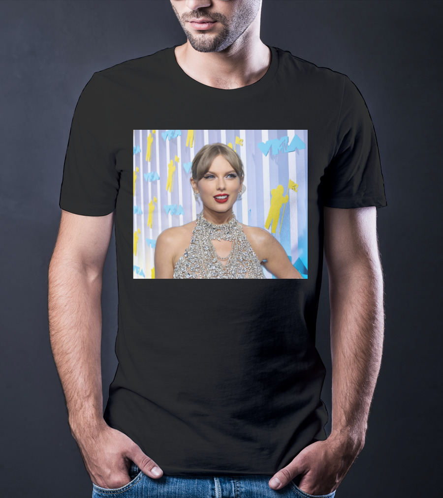Taylor Swift MTV VMA Red Carpet Look With Silver Sequin Dress T-Shirt