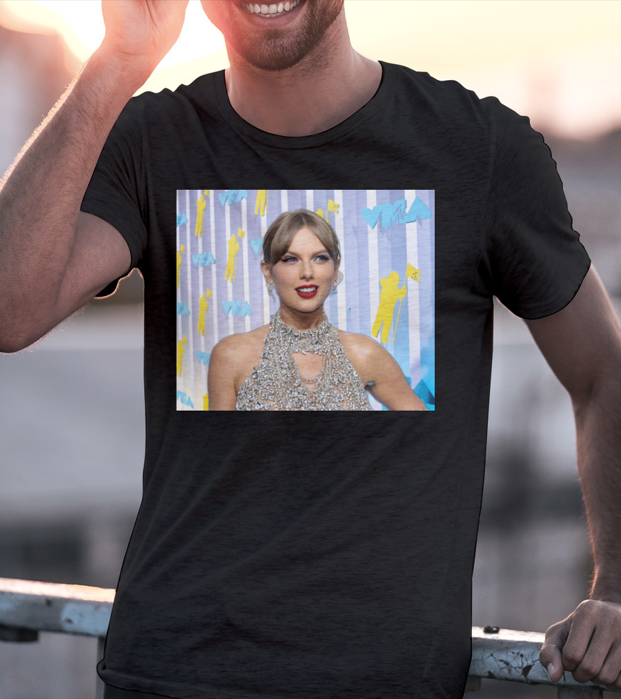Taylor Swift MTV VMA Red Carpet Look With Silver Sequin Dress T-Shirt