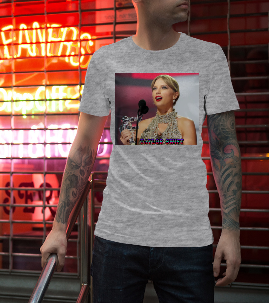 TAYLOR SWIFT SINGER SONGWRITER AWARD MOMENT T-Shirt