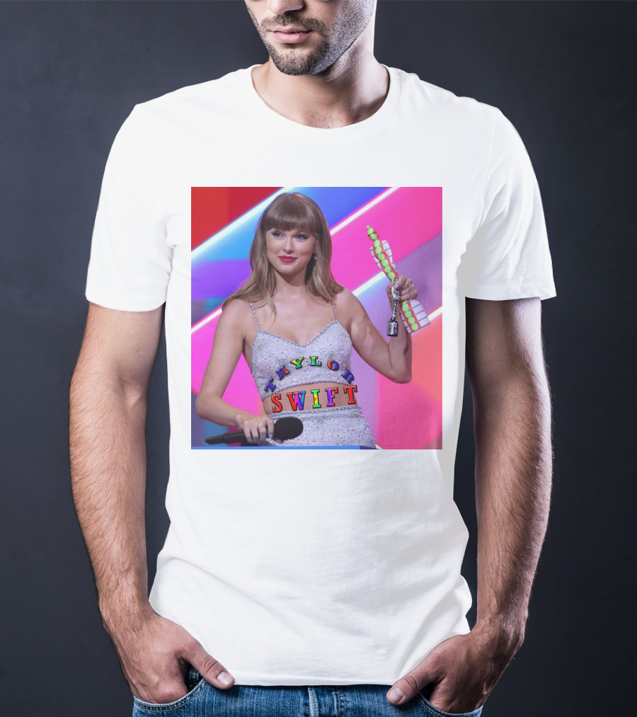 TAYLOR SWIFT BRIT AWARDS WINNING MOMENT T-Shirt