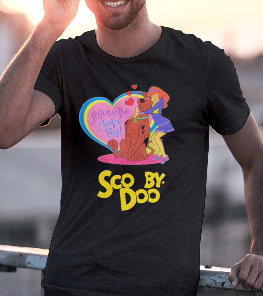Scooby-Doo I Love You Heart And Hug With Daphne T-Shirt