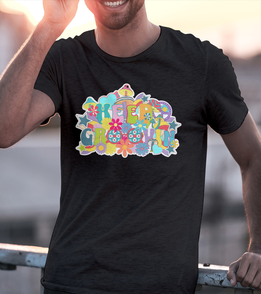 KEEP GROOVIN Psychedelic Flowers And Stars Retro Vibes T-Shirt