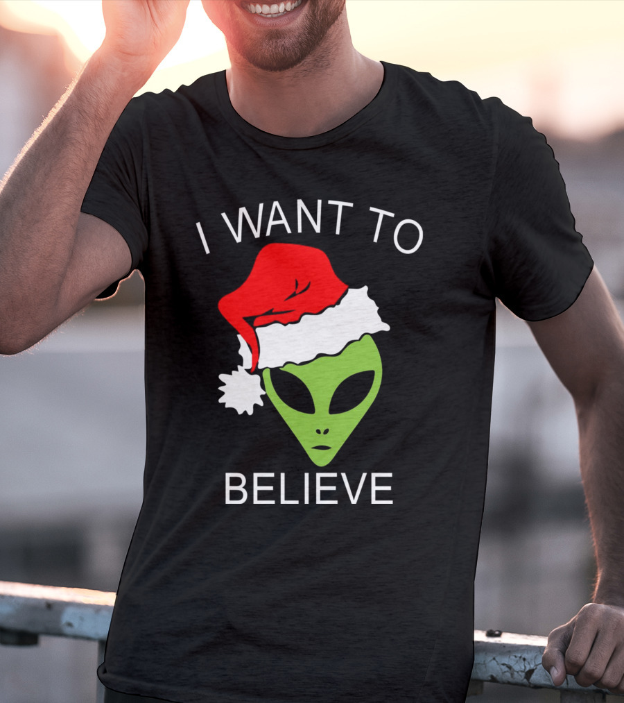 I Want To Believe Alien Santa Hat Christmas T-Shirt