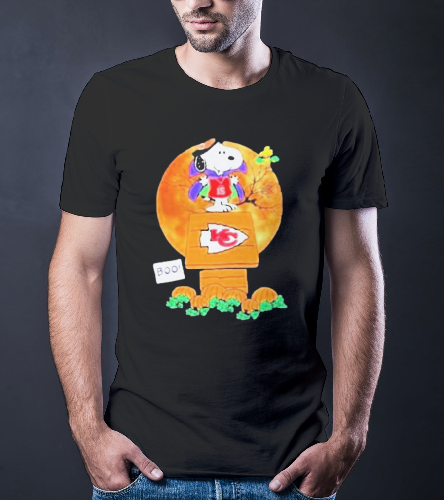 Snoopy Woodstock Witch Boo Kansas City Chiefs Halloween Peanuts Charlie Brown 15 T-Shirt