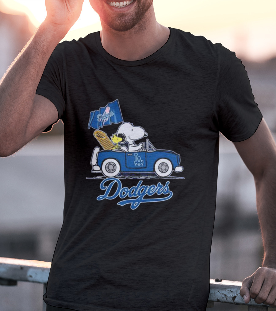 Snoopy And Woodstock Driving LA Dodgers Car With Flag T-Shirt
