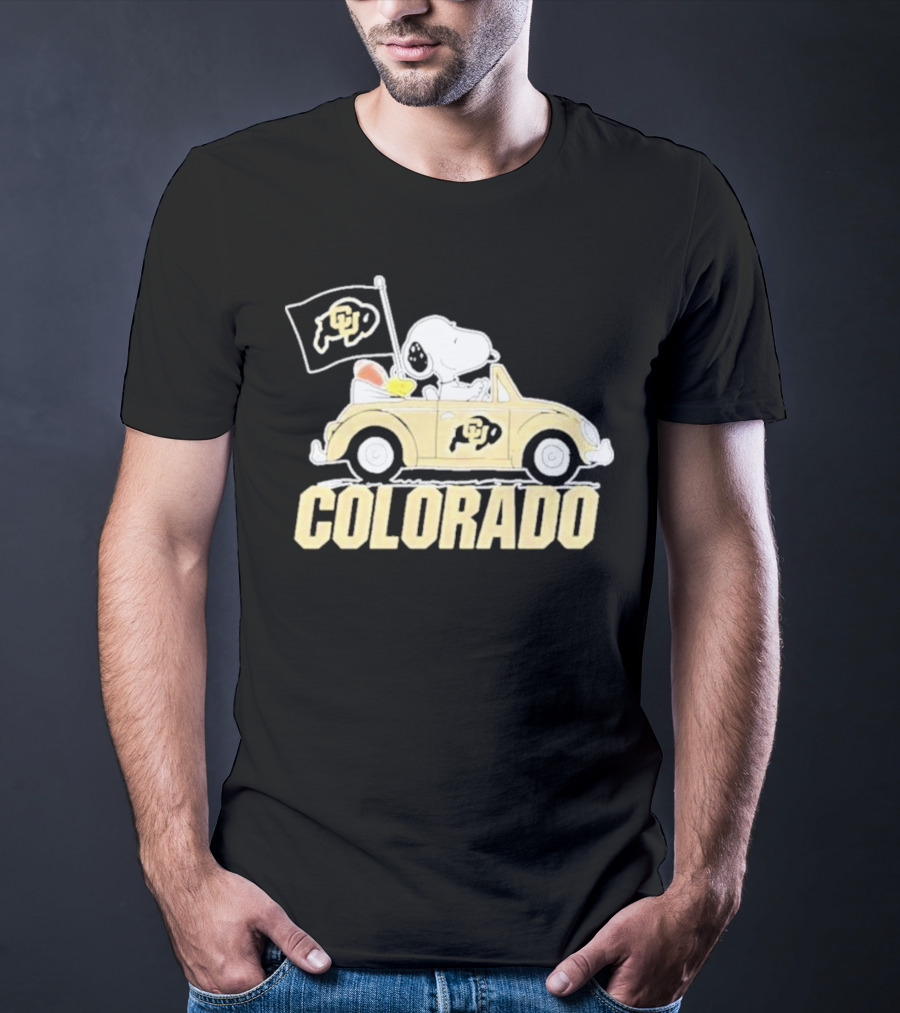 Snoopy And Woodstock Drive Colorado Buffaloes Car With Flag T-Shirt