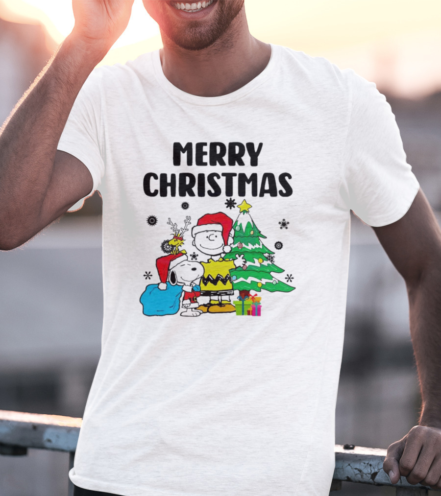 Charlie Snoopy Woodstock Merry Christmas Tree Santa Hats T-Shirt