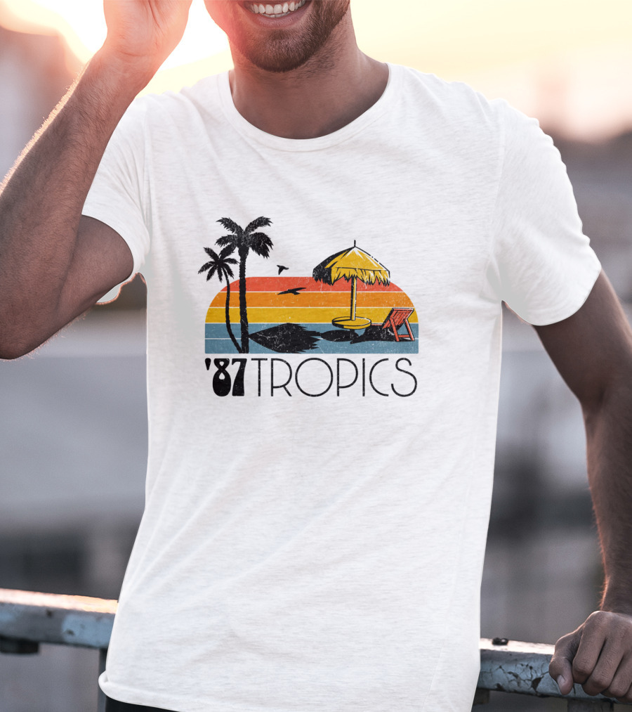 '87 Tropics Palm Beach Sunset Umbrella Lounge Chair T-Shirt