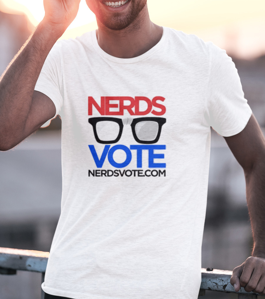 NERDSVOTE Classic Nerdsvote.com Glasses Logo Red Blue T-Shirt