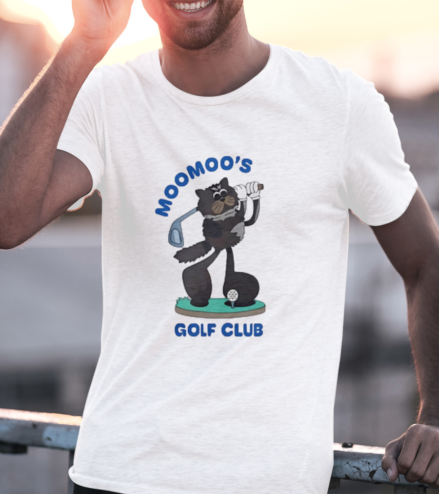 Moomoo's Golf Club Playful Cat On The Fairway T-Shirt