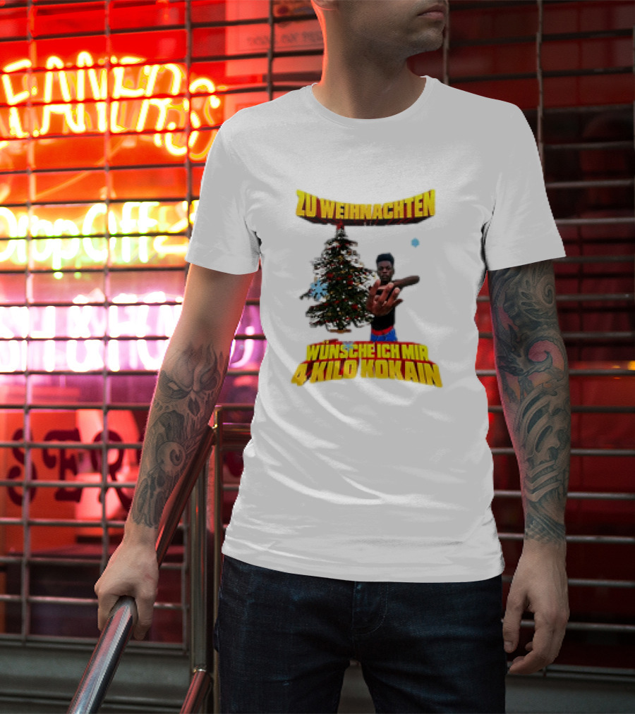 Zu Weihnachten Wünsche Ich Mir 4 Kilo Kokain Christmas Tree And Person T-Shirt